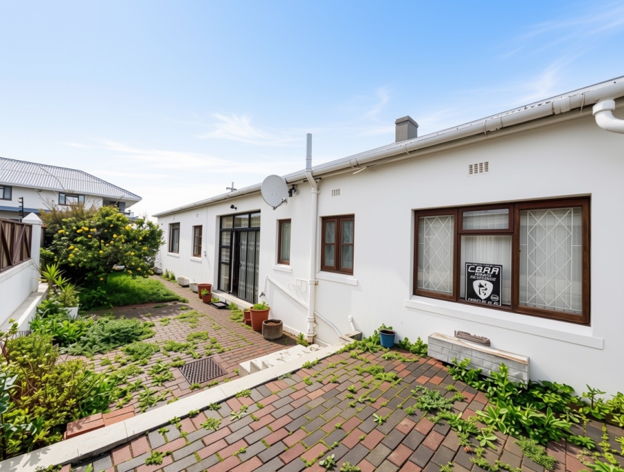 2 Bedroom Property for Sale in Vredehoek Western Cape